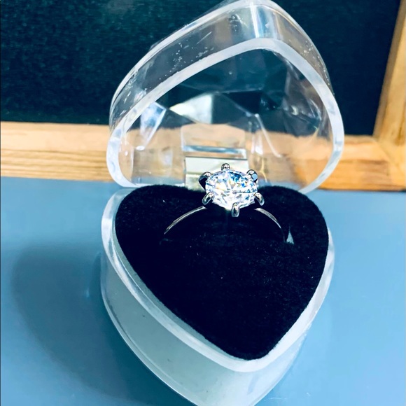 Women’s Wedding // Anniversary // Engagement Style - Fashion Ring Size 8.5 - Picture 3 of 5